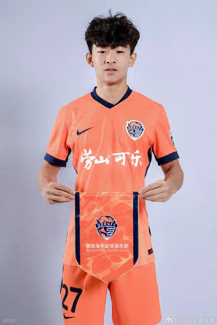 半岛体育全站-16岁踢中超，邝兆镭首秀背后的流量与资本游戏|青岛海牛|沧州雄狮|海牛|中国足球|足球_新浪体育_新浪新闻